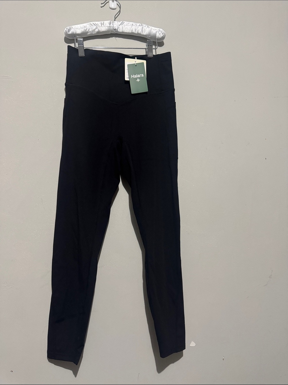 NWT Halara Black High Waisted Tummy Control Pocket Leggings Size Medium 7/8